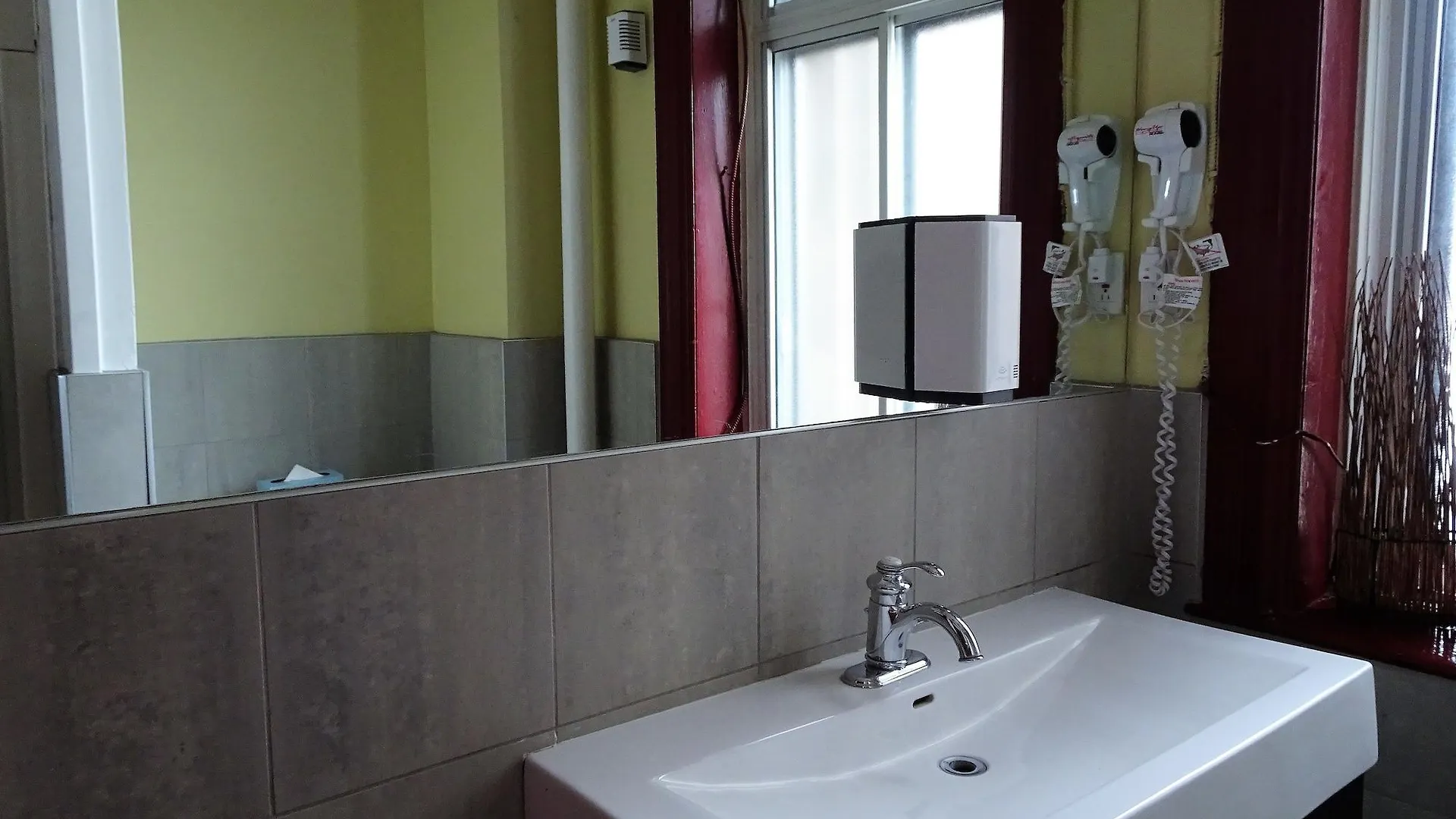 **  Hotel Quartier Des Spectacles Montreal Canada